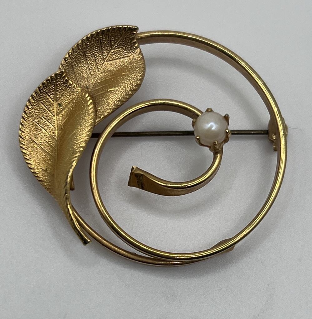 Vintage Mid Century Gold Tone Open Circle Swirl 2 Leaf & Faux Pearl Brooch Fall